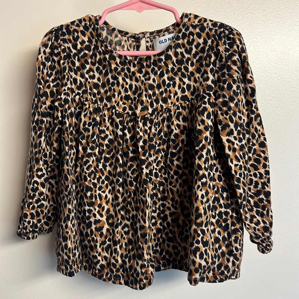 Old Navy kids cheetah print long sleeve top with key hole & button on the back